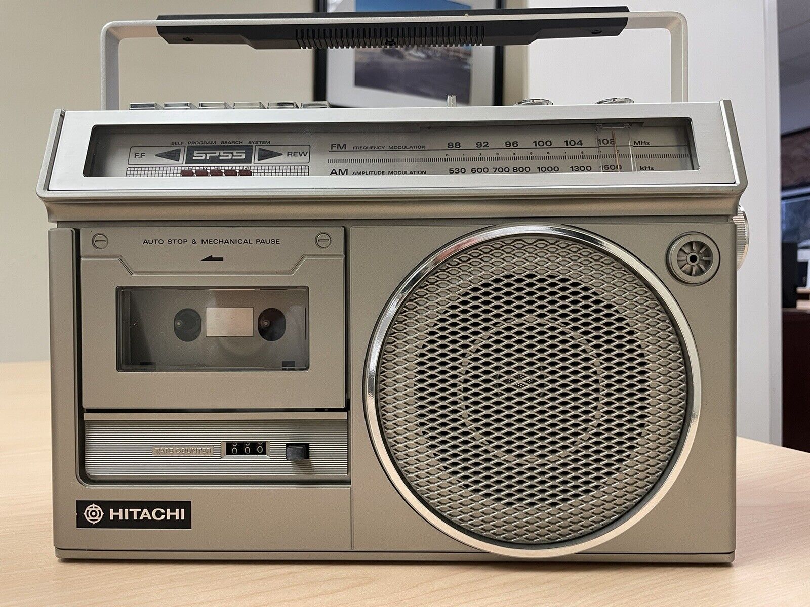 VINTAGE Hitachi TRK-5660H FM -AM 2BAND Radio Cassette Recorder-произведён в Сингапуре