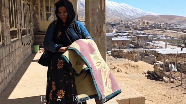 Sakine and her children were scattered under the heavy winter snow and took shelter under the bridg смотреть онлайн