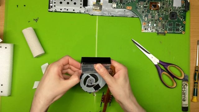 Ноутбук Asus повна чистка системи охолодження. Asus laptop complete cleaning of the cooling system. смотреть онлайн