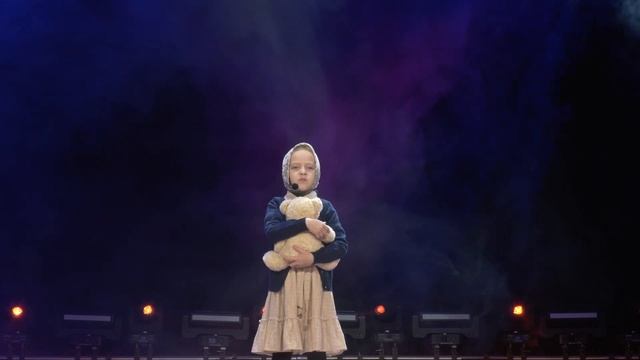 "Девочка и мишка" исполняет Лазутина Варвара. смотреть онлайн
