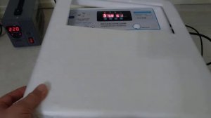 Автоматический инкубатор на 64 куриных яйца.