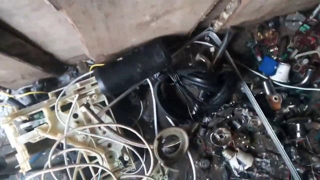 Добываю металл с мусора зимой. Находки пахнут деньгами, но это не точно. 12.01.2024. смотреть онлайн