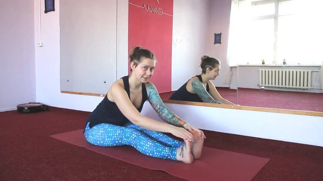 Вытягиваем спину, пашчимоттанасана (студия Ежи, йога Омск) смотреть онлайн