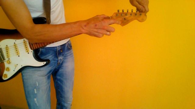 2. Comparison 1982 and 1983 Fender Stratocaster 1957 RI смотреть онлайн