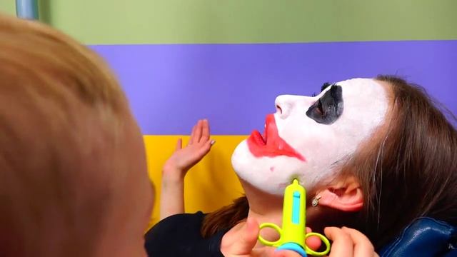 Bad Baby ДОКТОР Лечит Джокера BABY DOCTOR Check Up Freaky Joker смотреть онлайн