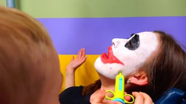Bad Baby ДОКТОР Лечит Джокера BABY DOCTOR Check Up Freaky Joker