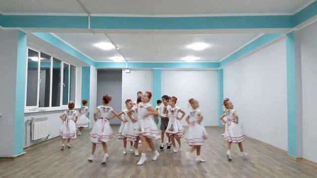 Колектив естрадного танцю "Еріданс" Малесенькі долоньки" смотреть онлайн