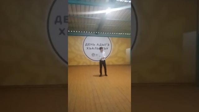Шамиль Эбзеев - Слёзы на розах. В Адыгее на "Водопадах Руфабго" смотреть онлайн