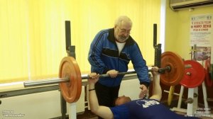 Как научить новичка технике выполнения упражнений пауэрлифтинга. Руководство для тренеров от Б.Шейк