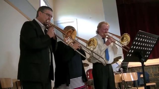 Concert d'un trio de trombones смотреть онлайн