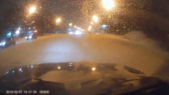 Зимняя езда на сточенных шипах. смотреть онлайн