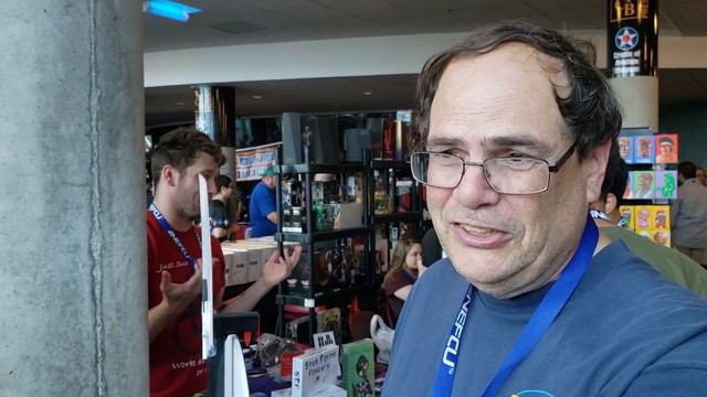 Leonard Herman at the Long Island Retro Gaming Expo with the Brown Box given to him by Ralph Baer! смотреть онлайн