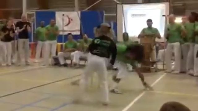 Merels derde capoeira corda in Ertvelde (batizado Mundo Capoeira) смотреть онлайн