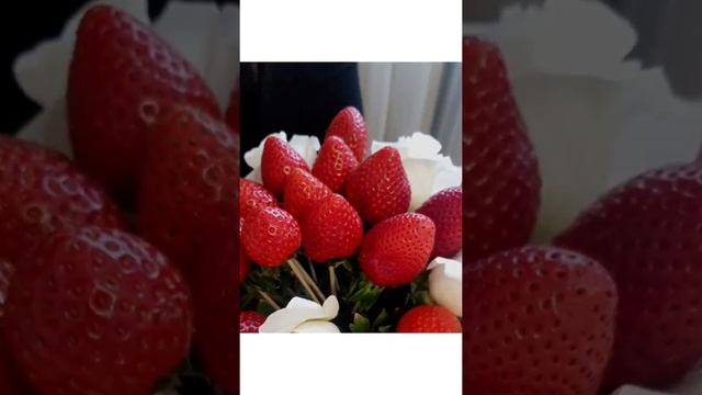 КЛУБНИКА.Вкусные букеты .Композиция в корзинке из клубники, голубики с розами смотреть онлайн