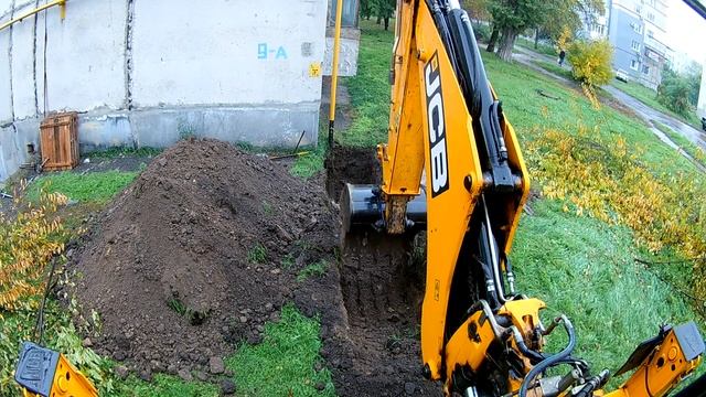 JCB 3CX. Траншея под замену газопровода 2. Кабеля остались целыми. смотреть онлайн