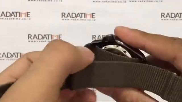 Seiko 5 Sports Sports Style Black Dial Gray Canvas смотреть онлайн