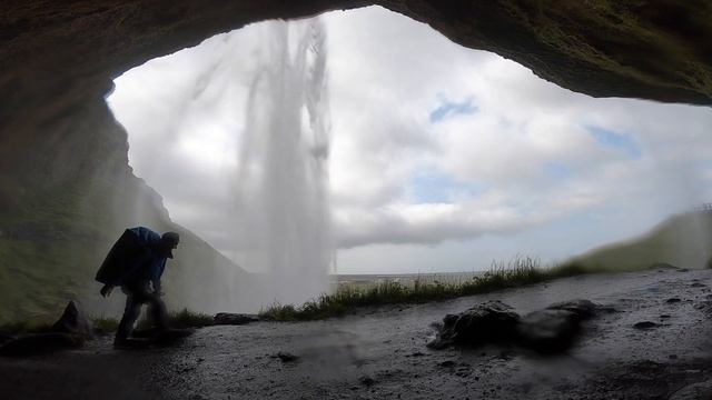 Автостопом по Исландии. Обалденные водопады Seljalandsfoss, Gljufrabui и Скогафосс смотреть онлайн