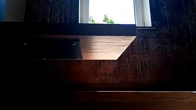 Монокосоур. Облицовка деревом лестниц на центральном косоуре. смотреть онлайн