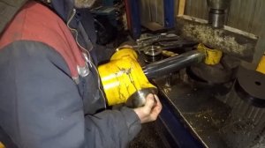 ?РАЗБОРКА и РЕМОНТ(замена уплотнений)поворотного Г/ЦИЛИНДРА стрелы JCB 3CX#1 часть ??