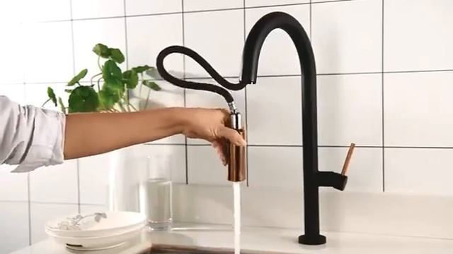 Черный кухонный смеситель, с выдвижным изливом смотреть онлайн