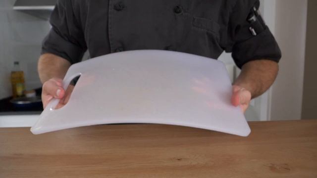 Pro Chef Tips... 7 Essential And CHEAP Kitchen Tools смотреть онлайн
