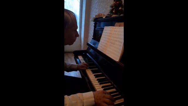 Дядя играет мелодию Вивьен  - Льдинка 18122022