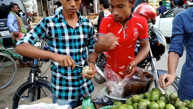 Wood Apple Tasty Masala Bel Yummy street fruits of Dhaka Mirpur in Bangladesh смотреть онлайн