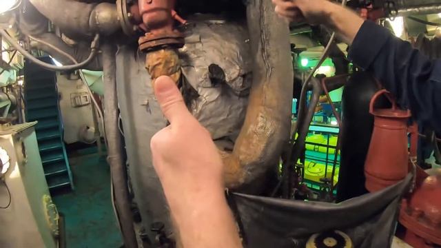 Работа на рыболовном судне. Машинное отделение. смотреть онлайн