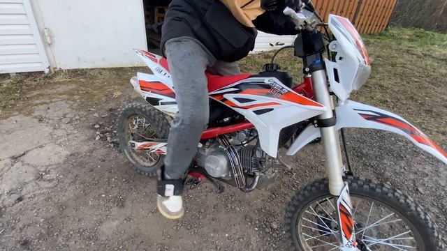 Как заводить Питбайк WELS 140 на холодную и просто , как правильно заводить питбайк смотреть онлайн