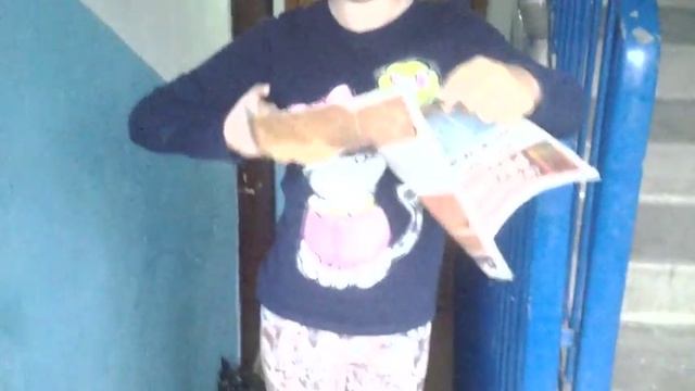 Склеиваю газету без клея смотреть онлайн