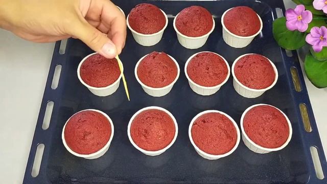 Нежные капкейки ☺️ "КРАСНЫЙ БАРХАТ" ? с начинкой! Рецепты от Альмиры ??? смотреть онлайн