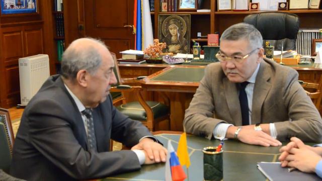 Встреча А.Орлова и председателя Комиссии по ЖКХ, строительству и дорогам ОП РФ И.Шпектора смотреть онлайн