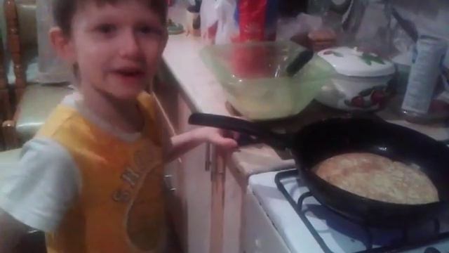 Учимся помогать маме