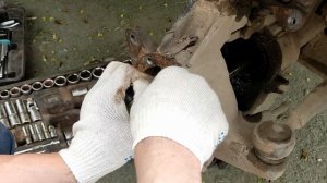 Замена поворотных крестовин и сальников полуосей на соболе 4х4