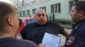 Теперь все по закону для трусливых полицейских и быка из 90-х. Псков.