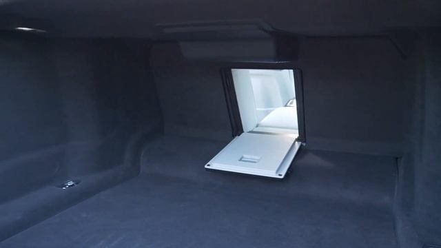 Обзор и ночная поездка по Автобану на Audi S8 2021 года смотреть онлайн