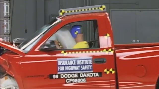 1998 Dodge Dakota moderate overlap IIHS crash test смотреть онлайн