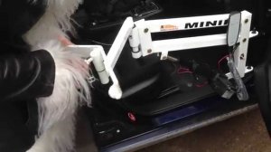 Подъемник для перемещения инвалидов в автомобиль