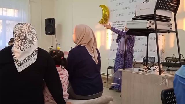Детский ифтар. Дети читают молитву. Приглашенный гость блогер Ислам Тухватуллин. Сюрприз для детей. смотреть онлайн