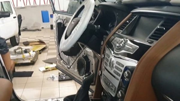 Что должно быть обязательно в Infiniti QX 80? Обзор процесса шумки автомобиля инфинити