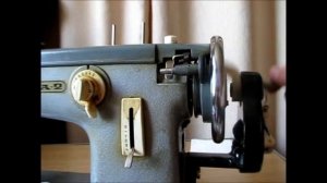 Как намотать нитку на шпульку?