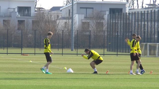 BVB-Training in Brackel am 27. März смотреть онлайн