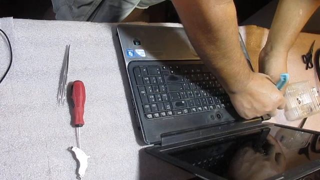 Розбирання ноутбука HP Compaq Presario CQ61 Разборка ноутбука HP Compaq Presario CQ61 смотреть онлайн