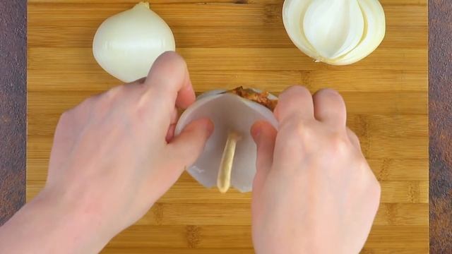 Насыпаем риск в стакан, а затем добавляем лук и фарш. Очень вкусно! смотреть онлайн