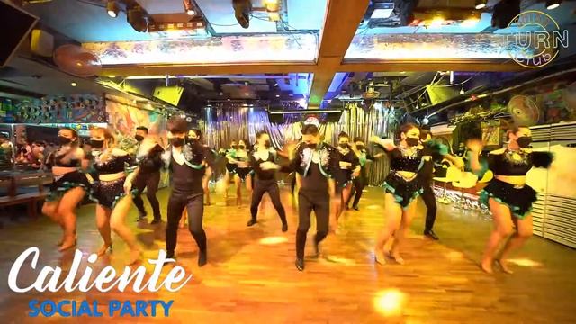 Aura di mambo @ Caliente Social Party TURN Bar Salsa Bachata Dance _2022-05-15 смотреть онлайн