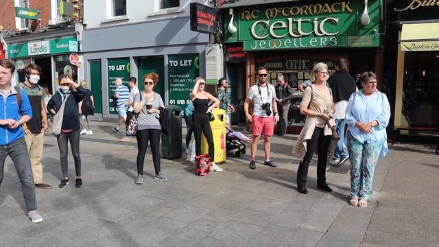 Unseen Duet of "Valerie" by Jacob Koopman and Sebastian Schub on Grafton Street. смотреть онлайн