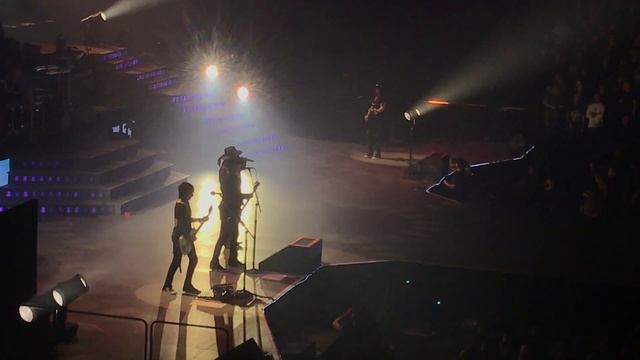 Guns 'n' Roses "Black Hole Sun" (Soundgarden cover) @ Oracle Arena - Oakland 11/21/2017 смотреть онлайн
