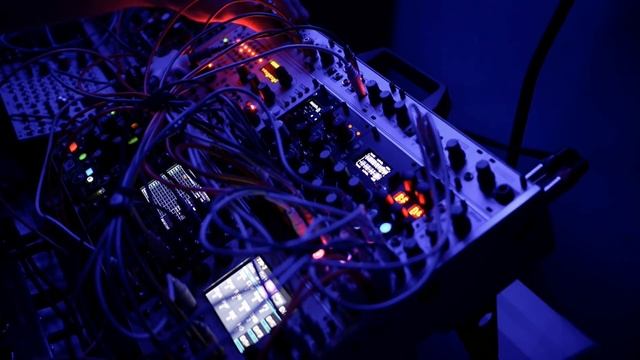 'Y'Zentia' Ambient Modular Performance (Sample Drum, Bitbox, Rainmaker) смотреть онлайн