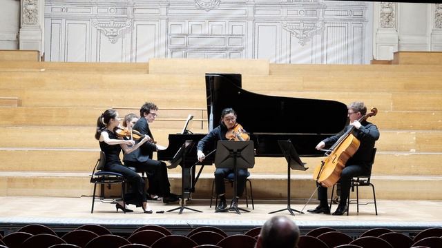 Schumann quartet opus 47 in B flat Major смотреть онлайн