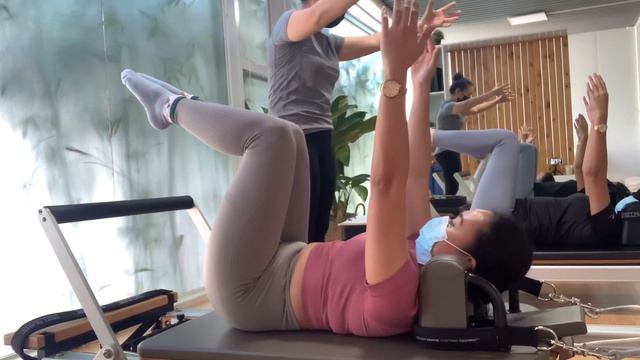 We tried the celebrities’ workout PILATES! ganito pala feeling 😅 смотреть онлайн